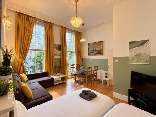 Central and affordable flat for 6 people in Zone 1 - 7 min Walking to OXFORD STREET - with Breakfast included 1