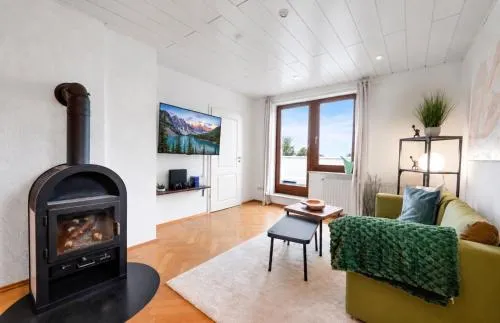 Cosmic Living Bright Apartment with Terrace, Self Check-in & Free Parking in Zwickau, Deutschland