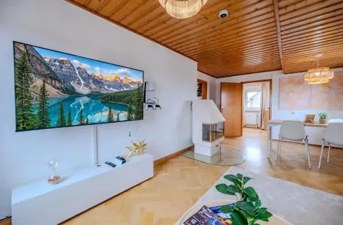 Cosmic Living Modern with Smart TV, Parking & Self Check-In in Zwickau, Schweiz