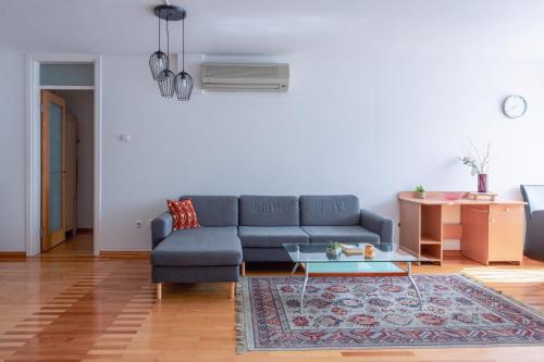Modern 2BDR apartment in the center - FREE PARKING