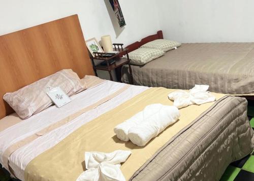 1 double bed, 2 twin beds
