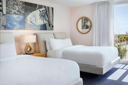 2 queen beds