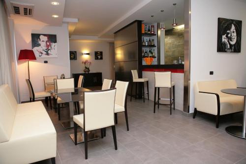 Паб/Коктейль-бар, Hotel Visagi in Помпеї