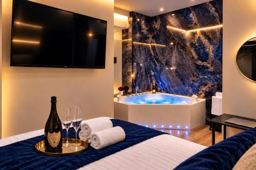 Aura Luxury Suites