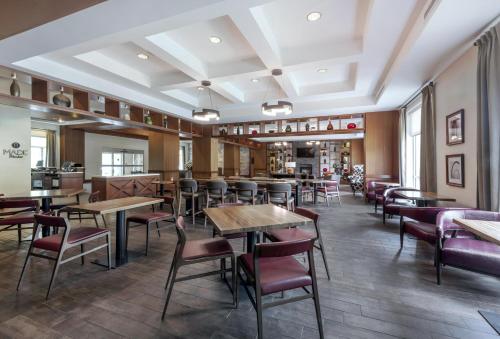 Étterem, DoubleTree by Hilton Hotel Raleigh - Cary in Cary (Észak-Karolina)