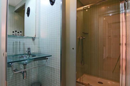 ClassBedroom Barcelona Beach Apartments - image 5