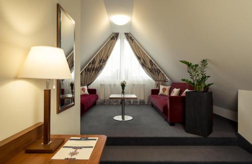 Hotel Logos - image 10