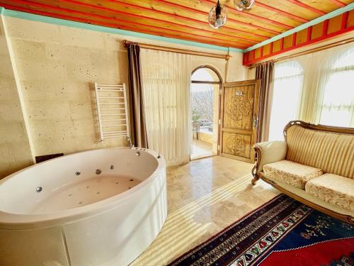 온수 욕조, 카파도키아 케이브 호텔 (Cappadocia Caves Hotel) in 괴레메