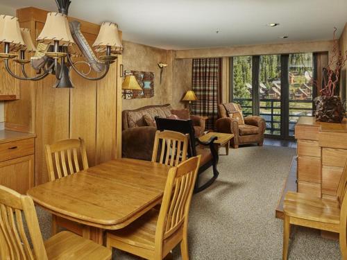 Shoshone Condo 1950 in Big Sky, USA