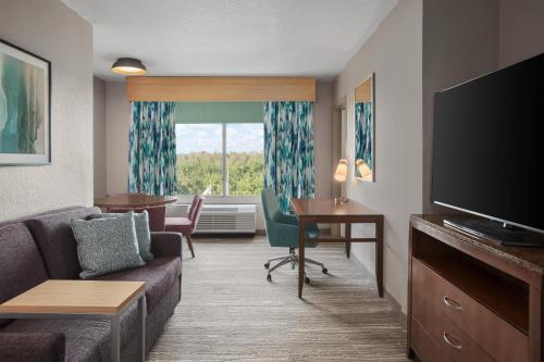 2 queen beds, 1 sofa bed