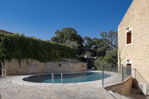 3 bedrooms, 5 beds