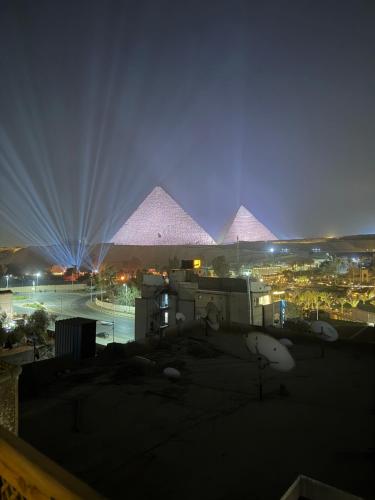 Cheristo pyramids view inn - Giza