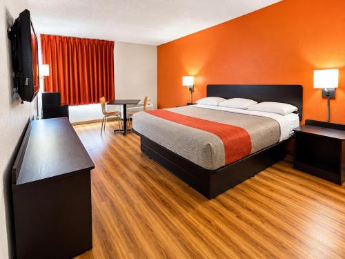 Motel 6-New Stanton, PA