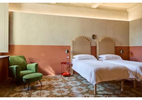 Lucca Comics front row - unbeatable Centro Storico location Exceptional property opposite Duomo inside walls