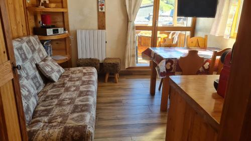 Joli petit appartement cosi 4 personnes maxi plein centre station les deux alpes