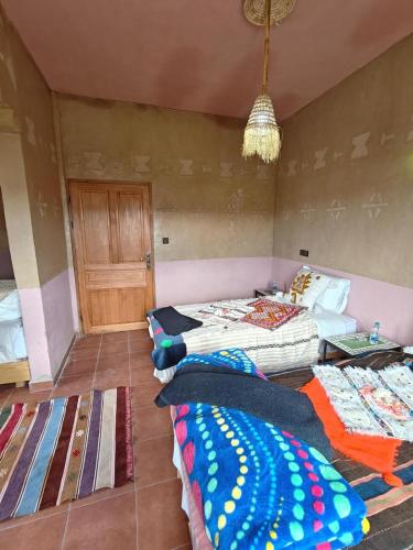 4 twin beds