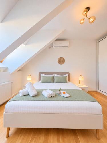 Central City Skylight Apartment 23 3