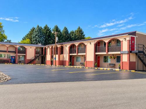 . Town House Motor Inn