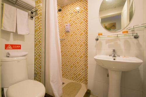 Home Inn Huizhou Danshui Renmin Forth Road Stop at Home Inn Huizhou Danshui Renmin Forth Road to discover the wonders of Huizhou. The property has everything you need for a comfortable stay. Service-minded staff will welcome and guide you at H