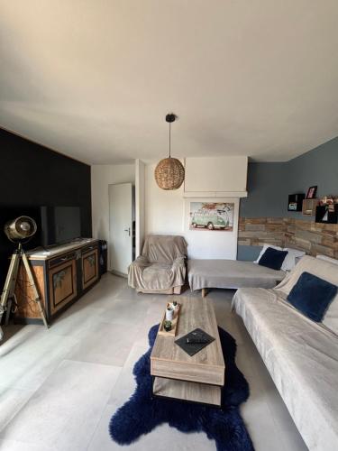 Charmant T2, Cl 3 étoiles, 4 Lits, 4 personnes et 1enfant, parking et terrasse