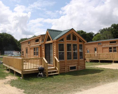 Blackhawk RV Campground Loft Cabin 11 in Milton, USA