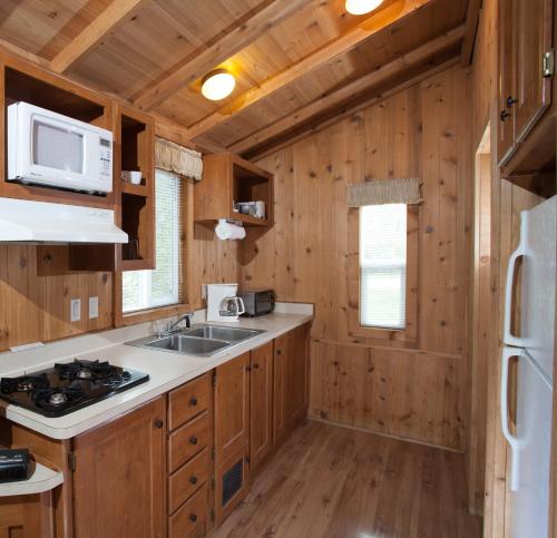 Pio Pico Camping Resort Studio Cabin 10 thumb 4