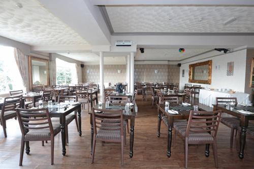 The Lion Hotel - image 8