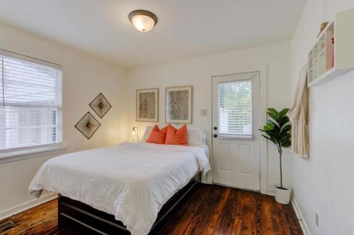 Gated Cottage Community! Ideal Midtown Spot 3