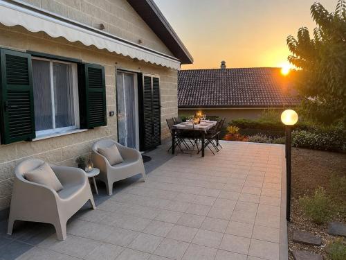 6 minuti dalla spiaggia con patio giardino privato e parcheggio