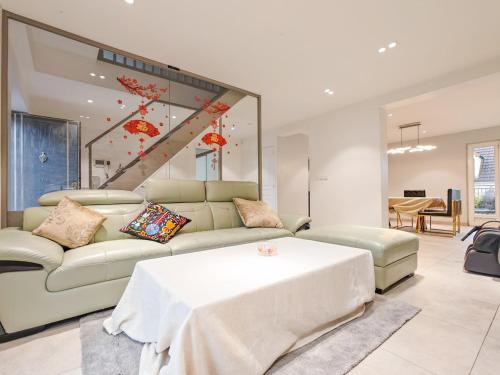 210m2 House in Antony for 12 & Parking Terrace - Location, gîte - Antony