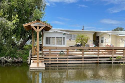 . Cottage on the Water!