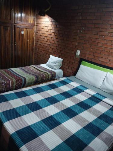 1 double bed, 1 twin bed