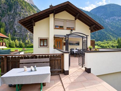 Apartment Martha in the Ötztal valley with mountain views