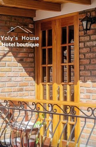 Yoly's House