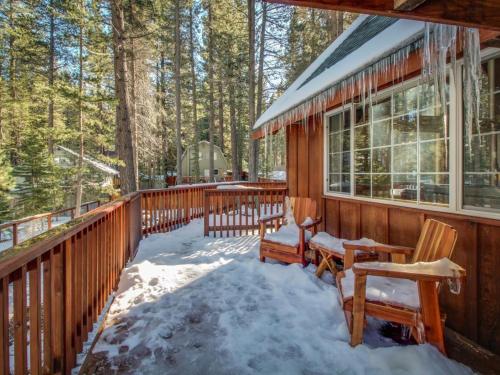 อ่างแช่น้ำร้อนกลางแจ้ง, Charming Tahoe Chalet in ทาโฮ วัลเลย์