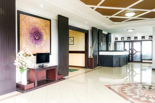 Lobby, RedDoorz Syariah @ Cipanas in Puncak