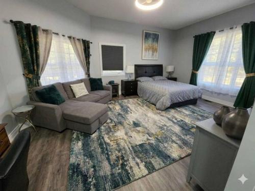 Waterfront Autumn getaway with private dome