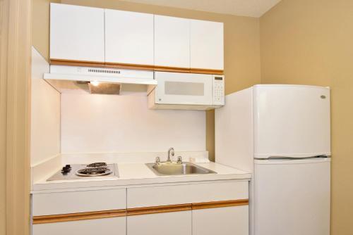 keuken, Extended Stay America Suites - Fort Worth - Medical Center in Mistletoe Heights