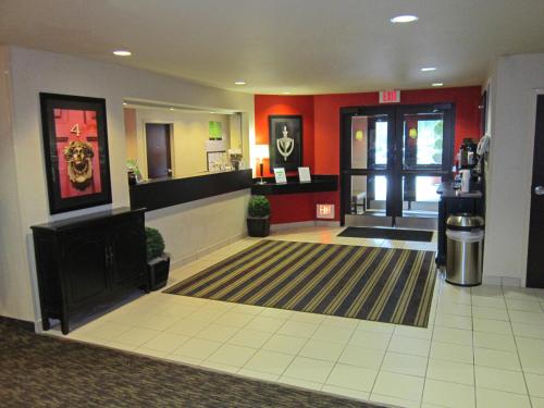 Lobby, Extended Stay America Select Suites - Orlando - Maitland -&nbsp;1760 Pembrook Dr. in Winter Park / Altamonte Springs