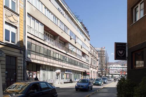 Studio Apartment Theatre View - image 13