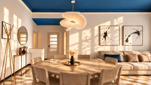 Design Deco Three Bedroom in Bologna Downtown