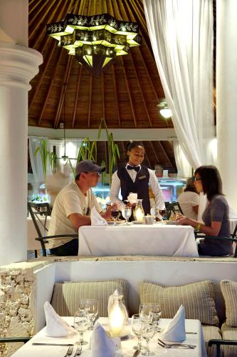 Restaurant, Lifestyle Tropical Beach Resort & Spa All Inclusive in Puerto Plata