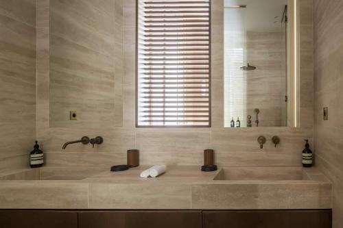 2 bedrooms, 3 beds