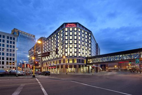 Hampton Inn & Suites - Minneapolis/Downtown