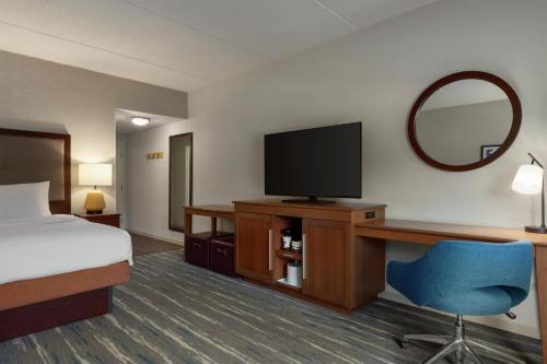 1 king bed, 1 sofa bed