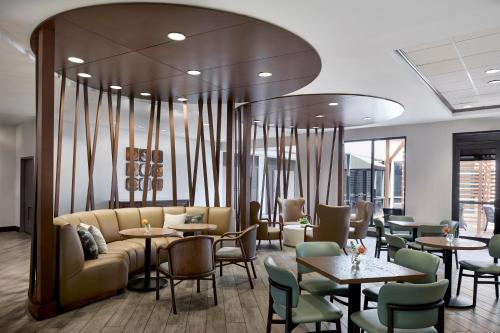 Restaurant, Atlanta Marriott Peachtree Corners in Peachtree Corners