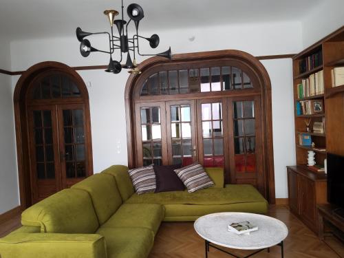 Kolonaki Deco Apartment - image 3