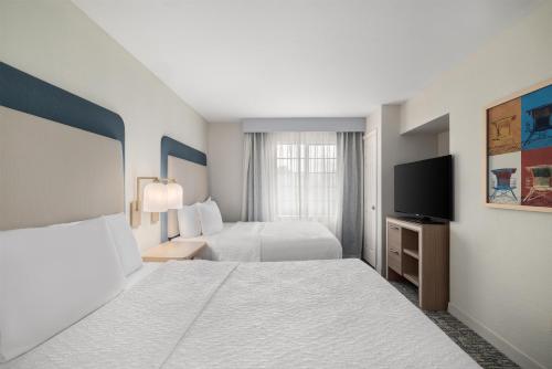 2 bedrooms, 4 beds