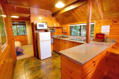 virtuve, Mt Glorious Getaways Cottages in Mount Gloriousa