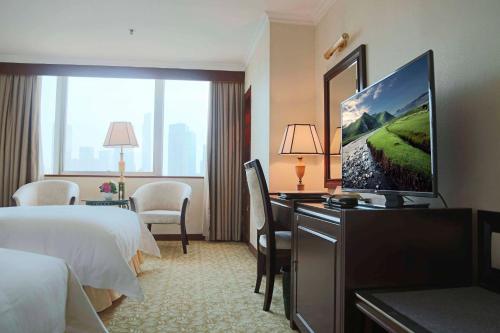 92816765 China Mayors Plaza - Free shuttle between hotel and Exhibition Center & Exhibitor registration Counter during Canton Fair